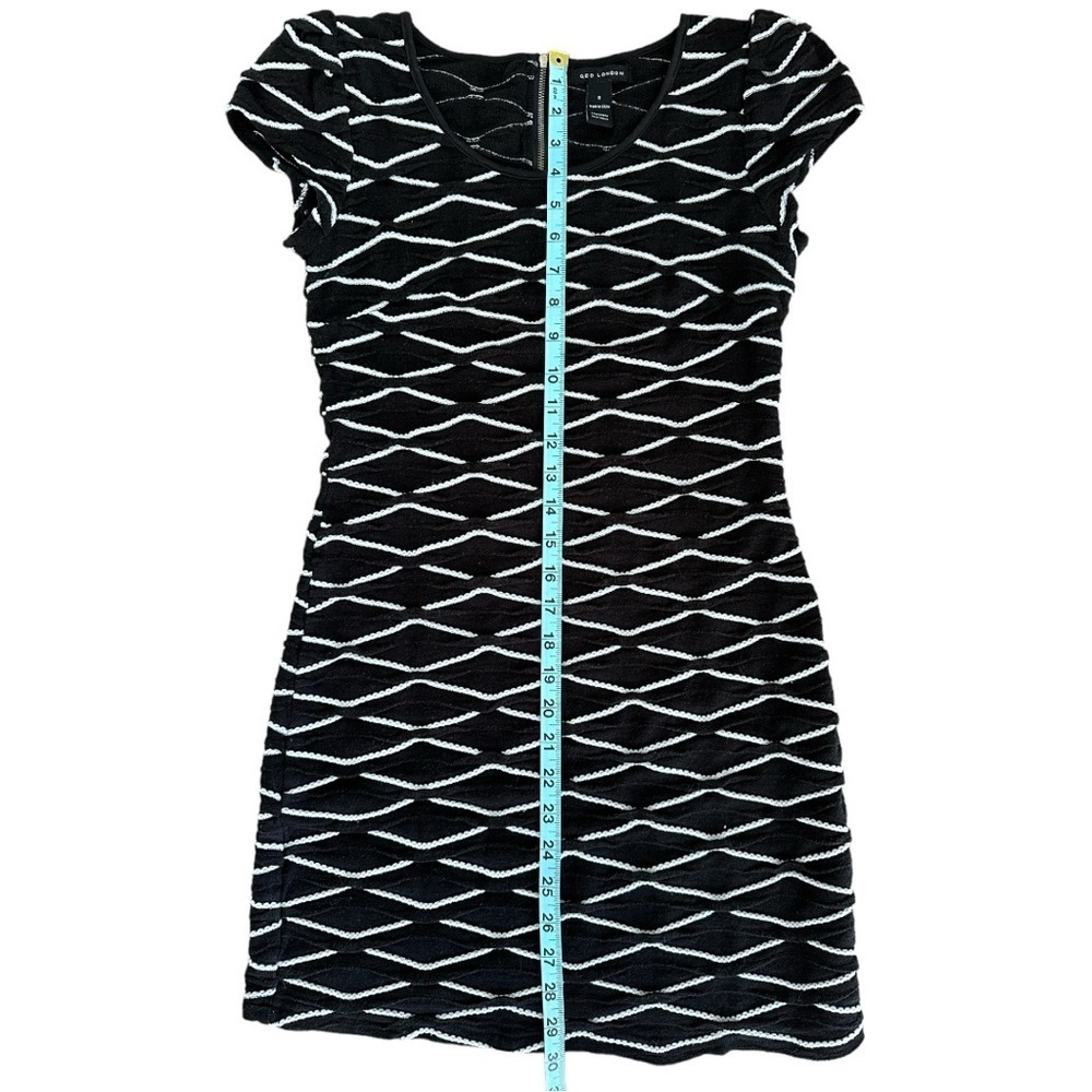 QED LONDON | Black and White Body-con mini-dress | Size Small - Picture 5 of 8